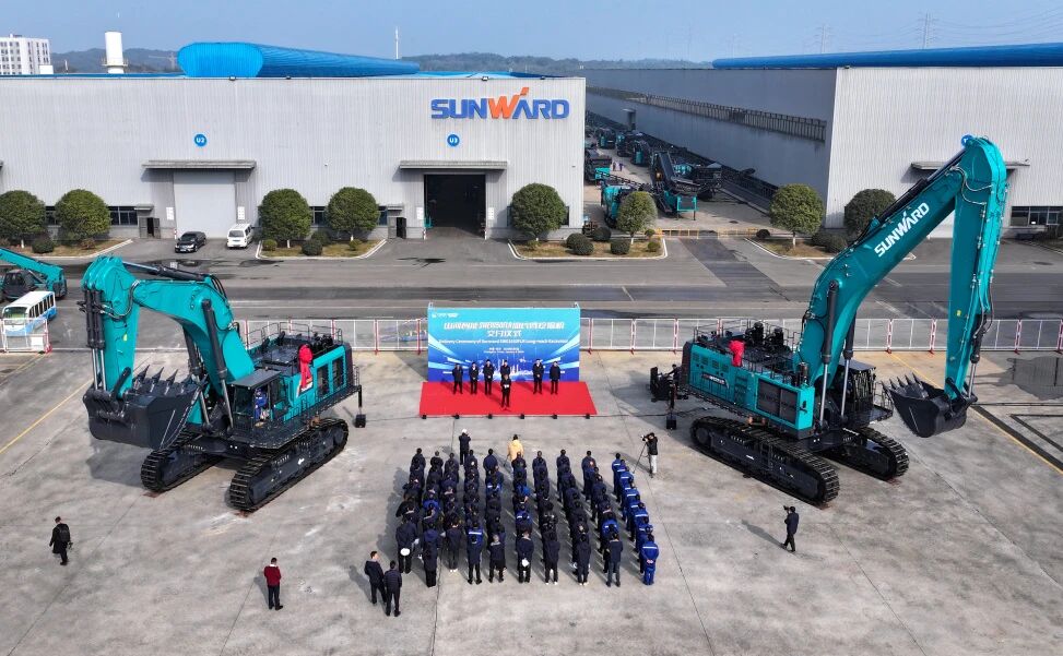 争锋启新程！皇家国际智能SWE1650FLR加长臂挖掘机成功交付国际客户