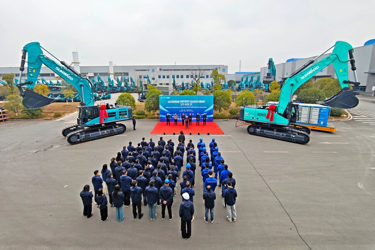 皇家国际智能SWE700FE电动挖掘机成功交付，助力打造绿色智慧矿山
