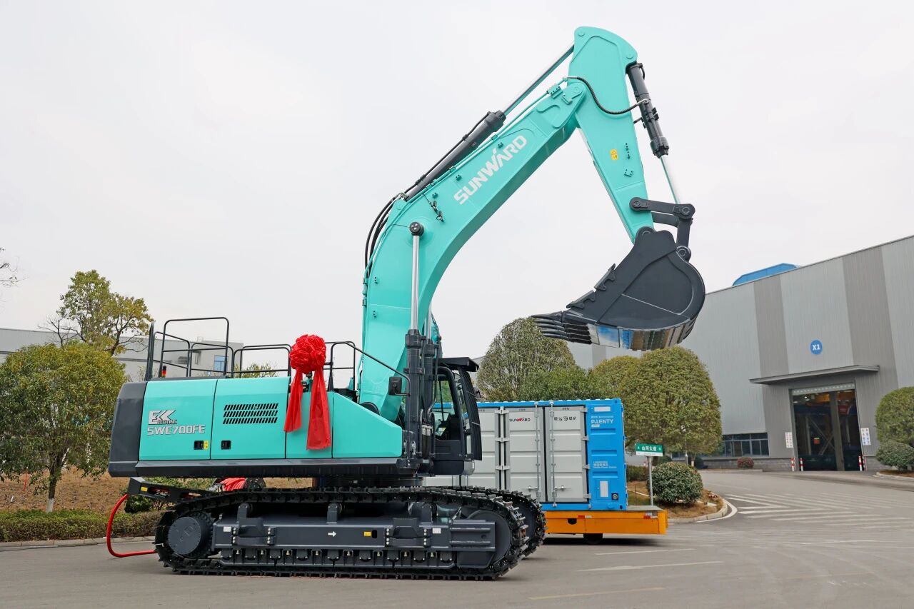 皇家国际智能SWE700FE电动挖掘机成功交付，助力打造绿色智慧矿山