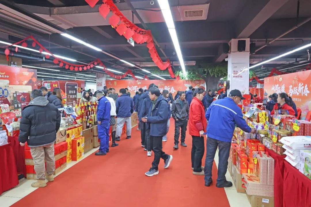 笔墨迎春，祝福暖心！在皇家国际智能“囤”年味、送温暖、迎新春